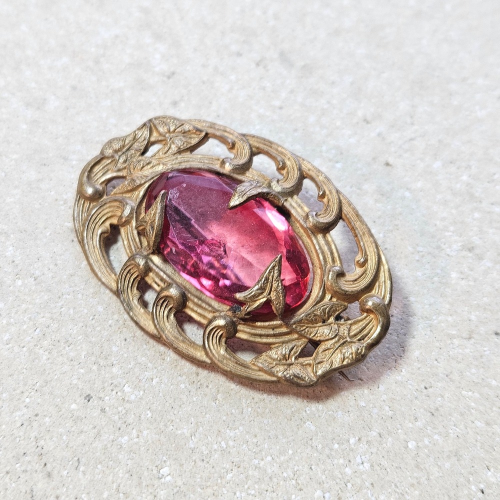 Antique‎ Art Nouveau Pink Glass Brass Filigree Brooch Pin Ornate Leaf Scroll